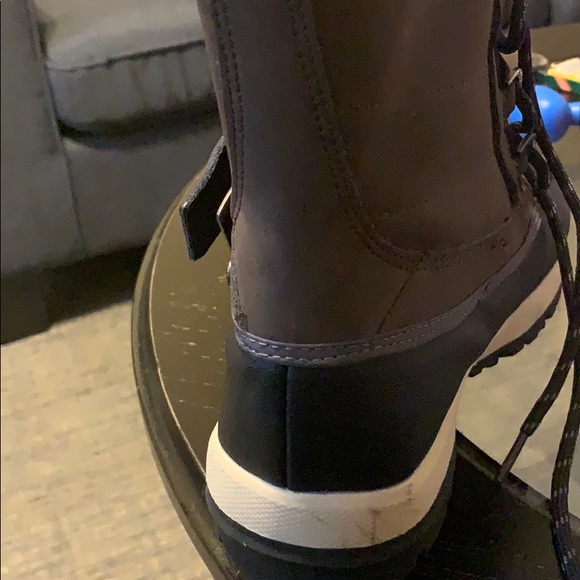 Like new women’s bearpaw boots - Picture 2 of 5
